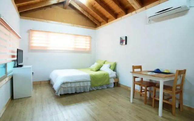 Gotjawal Geomun Oreum Pension