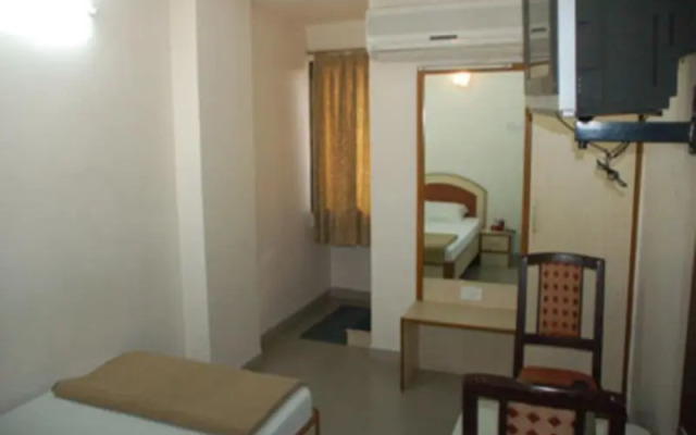 OYO Flagship 983 Hotel Surya Residency
