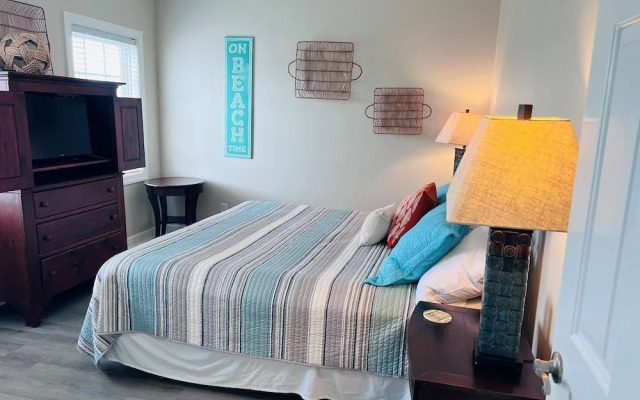 Sunny Times 4 Bedroom Home by RedAwning