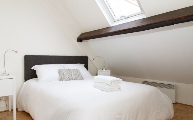 Rue Montorgeuil Area Private Apartment