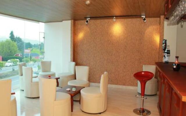Hotel 80 Real