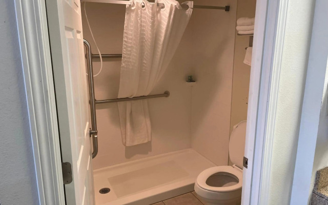 Quality Inn Clinton North