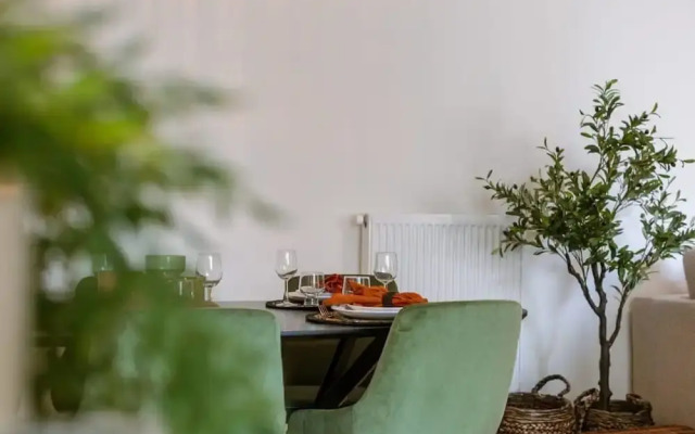 Beautiful Apartment With Parking Close to the sea
