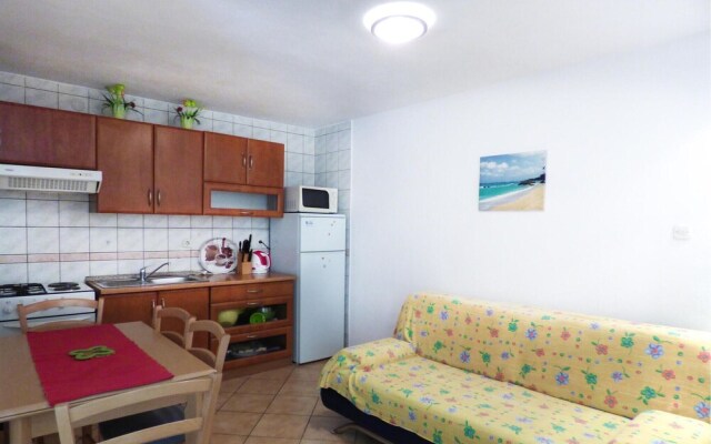Awesome Home in Mimice With 3 Bedrooms, Jacuzzi and Wifi