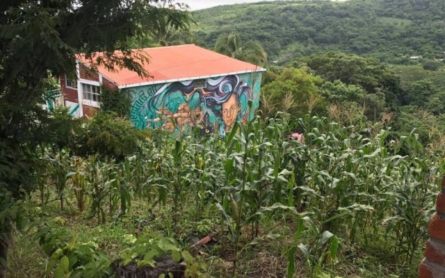 Charming and Affordable Casita in Atami, El Salvador