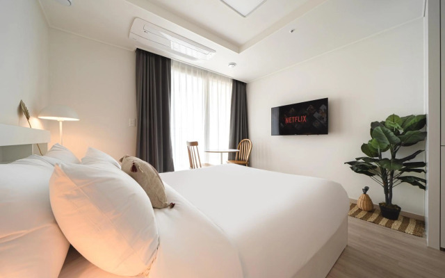 Urbanstay Sokcho Deungdae Beach