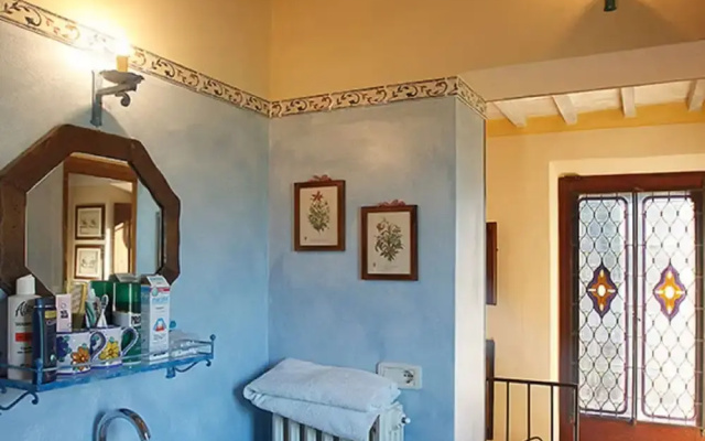 Apartment in Cetona With Pool