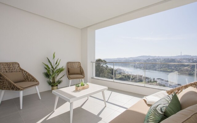Liiiving - Luxury River View Apartment X