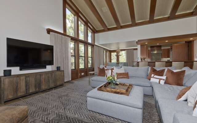 Obsidian 7 Deluxe 5000 sq ft House, Private Jacuzzi and Movie Theater, Close to Eagle by RedAwning