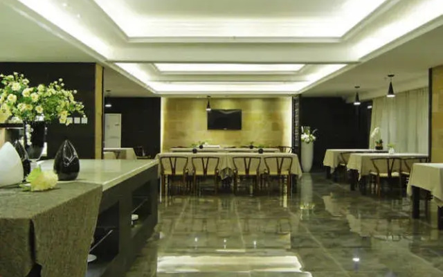 Luminous Jade Hotel