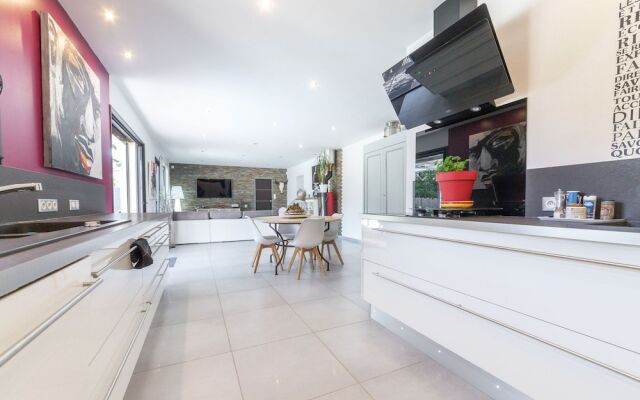 Serene Villa in Saint-Victor-la-Coste with Private Pool