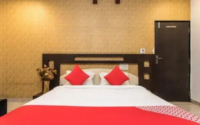 OYO 19886 Hotel Raj Palace