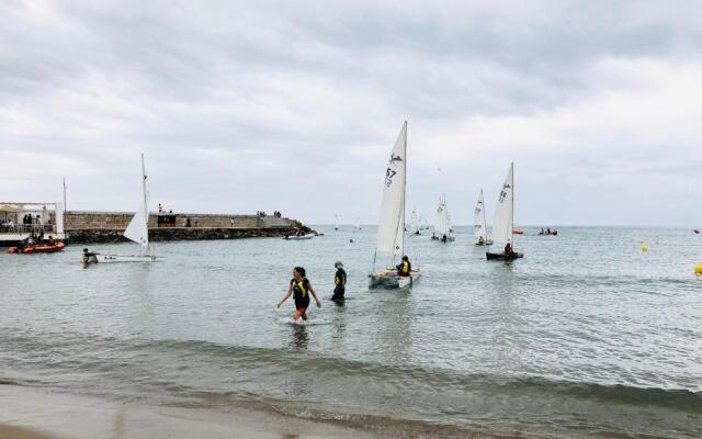 Newly Renovated Beachfront Apartment Ideally Located in Penelope