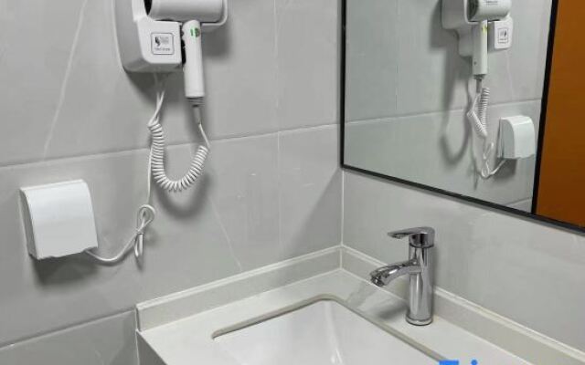 City Homestay (Hezhou Lingfeng Square)