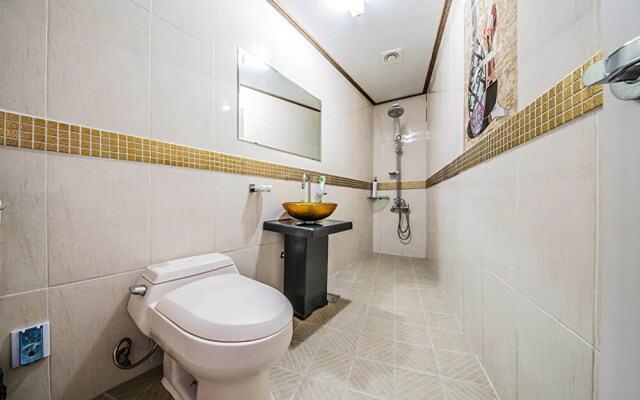 Yeosu White Village Pension