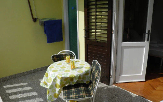 Angela - With Beautiful Courtyard - SA1