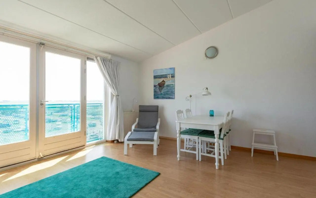 Calm Apartment With Balcony