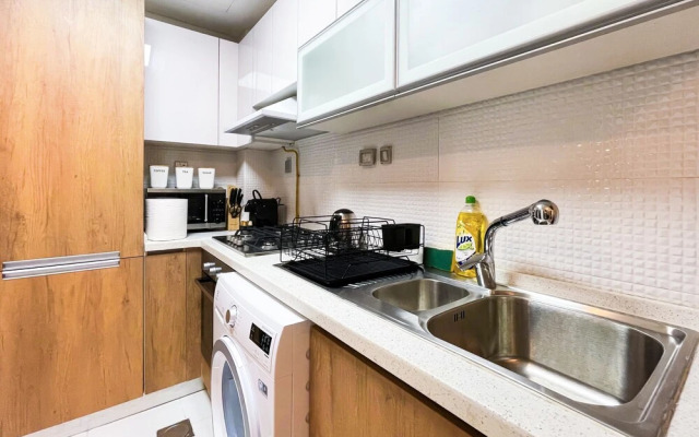 ST-Glamz-812 by bnbme homes