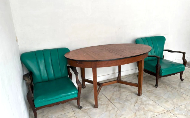 OYO LIFE 92844 Penginapan Cibodas