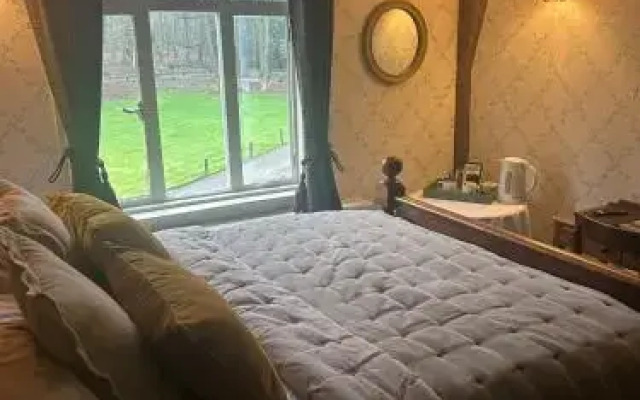 Ravenwood Hall Hotel