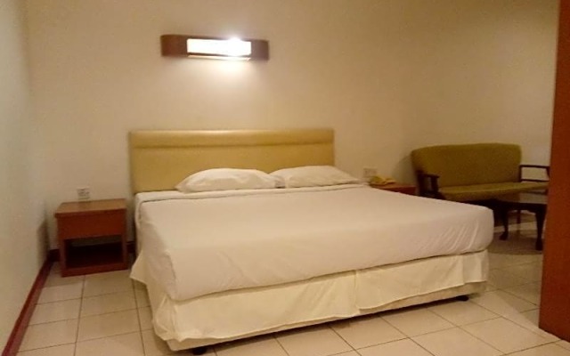 Rich Hotel by OYO Rooms