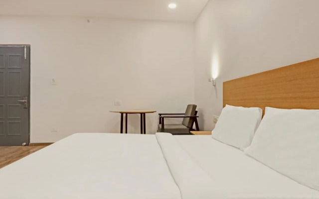 Collection O 70363 Banana Leaves