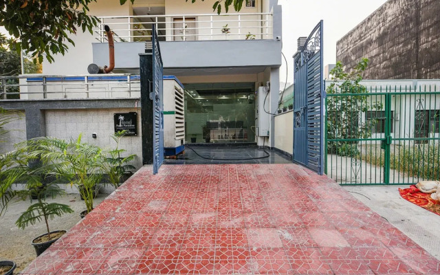 Fabhotel Palm Paradise