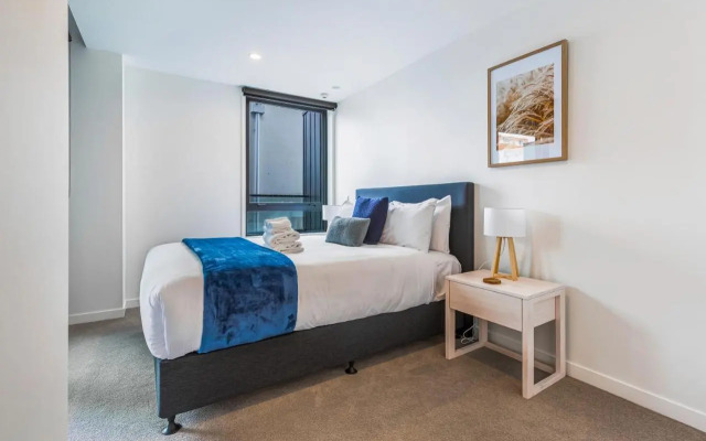 Stylish Apt With Balcony And Full Amenities