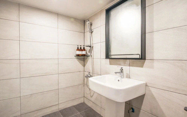 Geoje Hotel Deluxe and Guest House