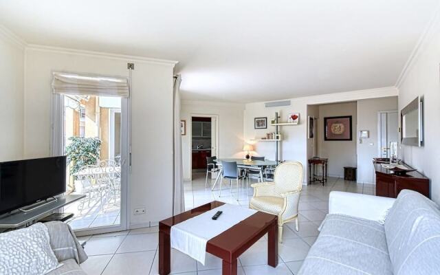 HESPE - Beautiful 2 bed apartment only 50m from the beach!