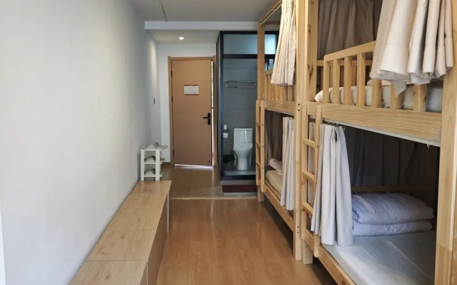 Tiger Leaping Half Way Guest House