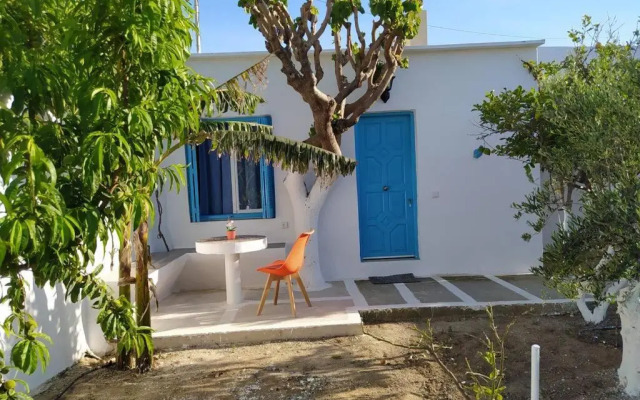 PERIVOLI 4-CHORA(5min away from the center by car)