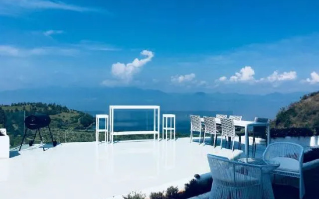 Fuxian Lake 25 Degree Blue Hotel