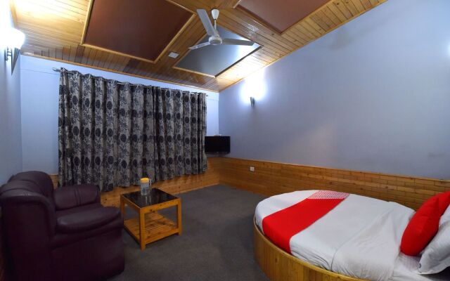 OYO 13218 Hotel Hollywood