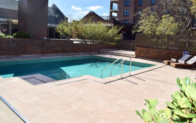 Cosy Newtown Studio Apartment With Swimming Pool