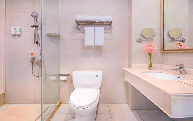 Vienna International Hotel (Ya'an High-speed Railway Station)