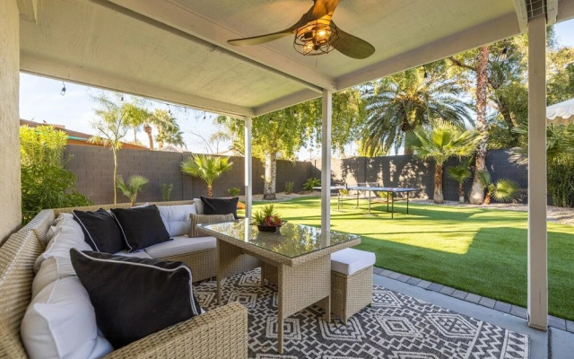 Scottsdale Dreyfus 5 Bedroom Home by RedAwning