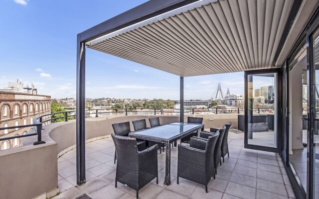 Pyrmont Harbour View Penthouse