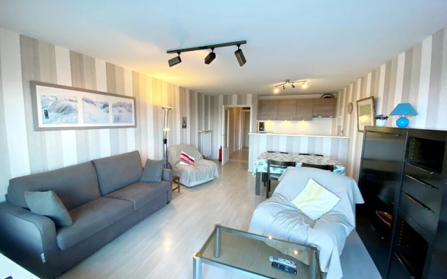 Apartment in Nieuwpoort by the Beach