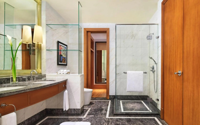 The Ritz-Carlton Jakarta, Mega Kuningan