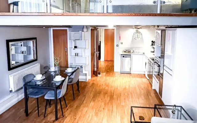 Huku Kwetu Nottingham - Crusader Mezzanine