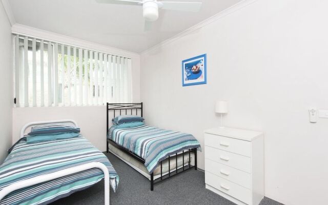 9 Cirrus at Fingal Bay