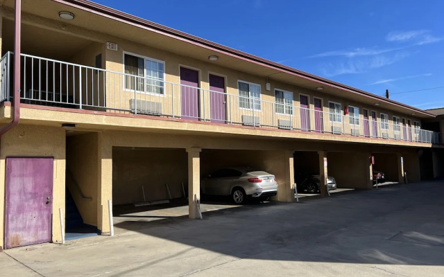 Deluxe Inn LA