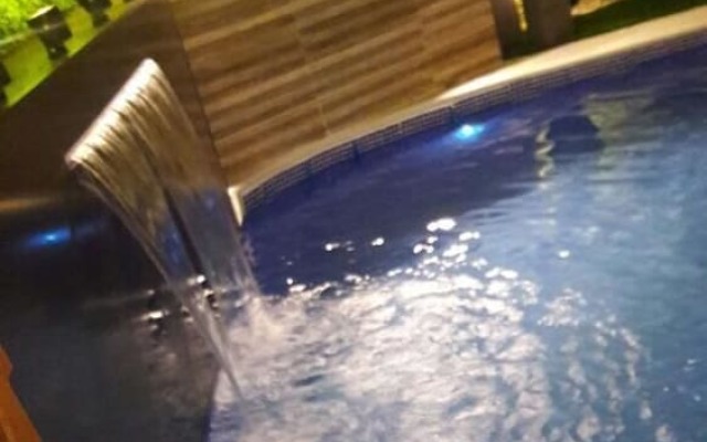 Los Alpes Villa Morra