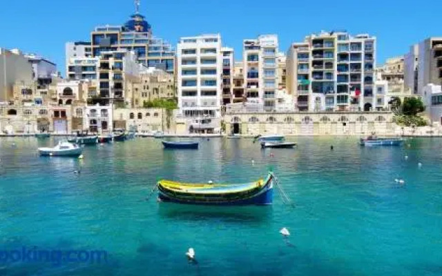 Seaside Bliss 3BR Holiday Apartment Sliema