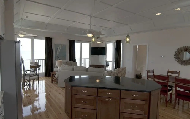 Moontide - 5 Br home by RedAwning