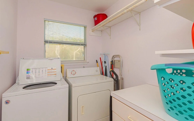 Crows Nest Apartment