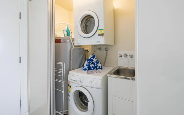 Coastal Charm On Airlie