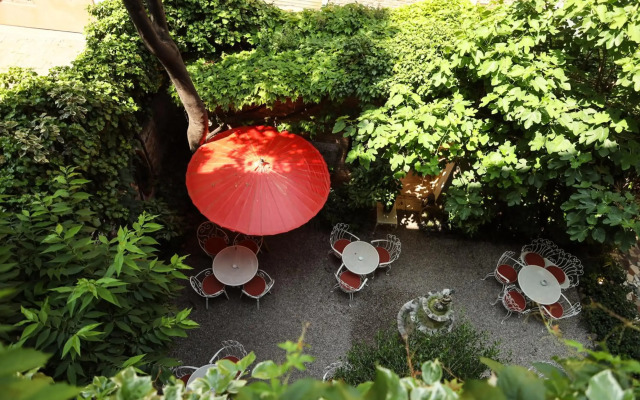 Hotel Flora