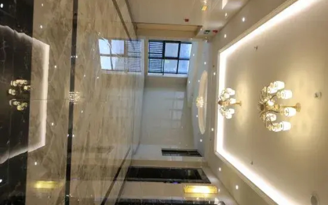 Bi Shui Lan Tian Grand Hotel